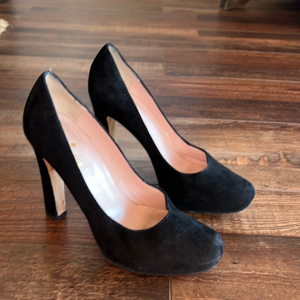 Kate Spade Black Suede Sz 5.5 Platform Pumps Heels Semi Point Toe